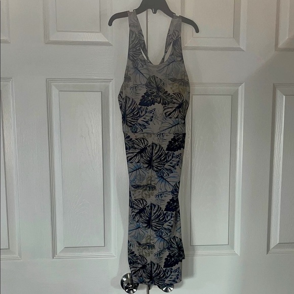 Sleeveless athletic Dress - Picture 1 of 7